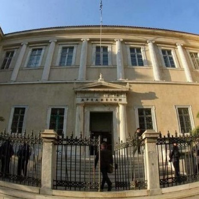 Τι μέλλει γενέσθαι με τις τηλεοπτικές άδειες;