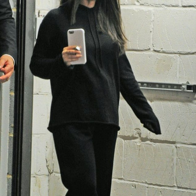 H star δεν ανακοινώνει την εγκυμοσύνη της αλλά οι φωτογραφίες την πρόδωσαν