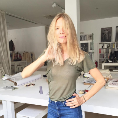 Αυτό το hairlook της Βίκυς Καγιά μας πήγε πίσω στα 50's