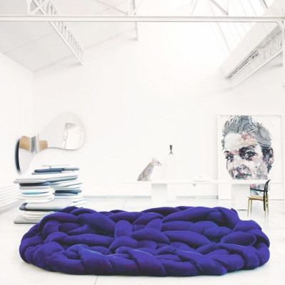 Ο νέος καναπές της Kendall Jenner θα σου «τρελάνει» το μυαλό