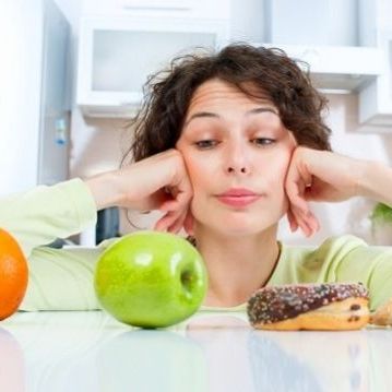 Μύθος ή αλήθεια: Μπορώ να πάρω ή να χάσω κιλά όταν έχω περίοδο;