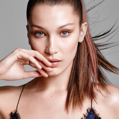 Πώς προετοιμάζεται η Bella Hadid για το μεγάλο show της Victoria's Secret;