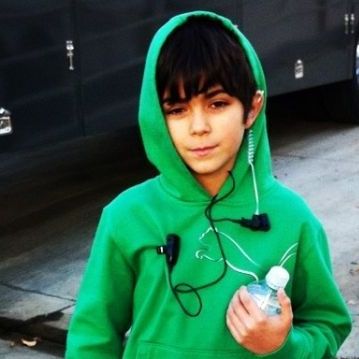 Δεν θα πιστεύετε ποιος πασίγνωστος ηθοποιός είναι ο πατέρας αυτού του αγοριού! (pics)