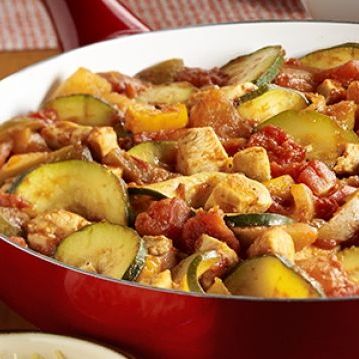 Κομματάκια κοτόπουλο με... κάρυ, πιπεριές και κολοκυθάκια!