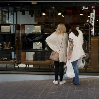 Εορταστικό ωράριο Χριστουγέννων: Ανοικτά σήμερα (11/12) τα εμπορικά καταστήματα