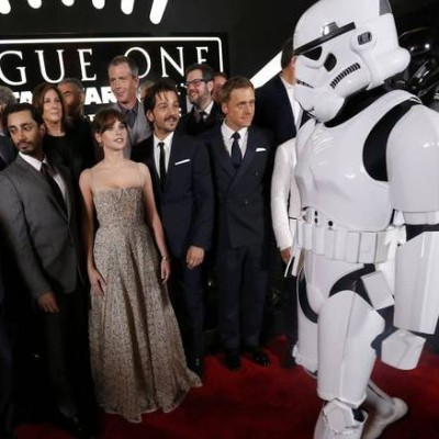 Θαυμαστές του Star Wars έδωσαν μάχη για ένα κοστούμι