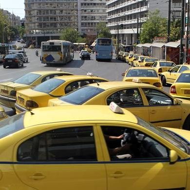 Ρεκόρ συλλήψεων οδηγών στο κέντρο της Αθηνας