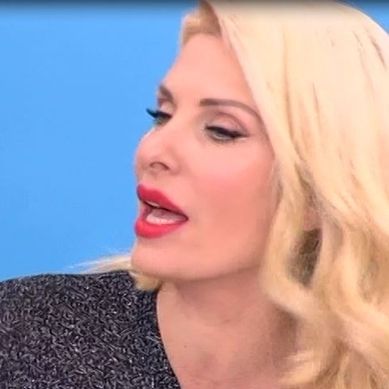 Μας άφησε άφωνους η Μενεγάκη! Δείτε τι λέει σε όποιον την αναγνωρίζει στο δρόμο!