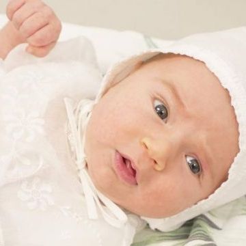 Γνωστή ηθοποιός βάφτισε τον γιο της κάτω από άκρα μυστικότητα. Δείτε τις πρώτες φωτό