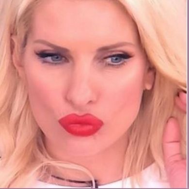 Ελένη Μενεγάκη: Οι πρώτες φωτό από τις διακοπές της στο Instagram και το μήνυμά της