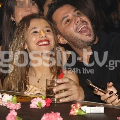 Νέα έξοδος για την κόρη της Πάολα - Με τον πατέρα της διασκέδασαν ακούγοντας τη μητέρα της