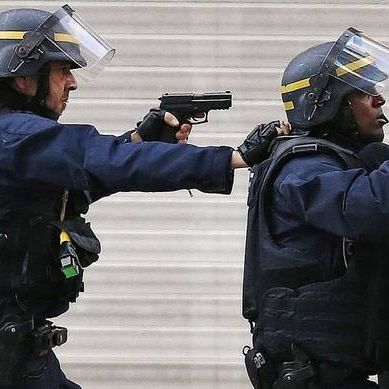 Συναγερμός στη Σκωτία: Πυροβολισμοί έξω από δημοτικό σχολείο στη Γλασκώβη (Vid)