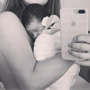 Η πρώτη φωτογραφία της Ελληνίδας ηθοποιού στο σπίτι με το νεογέννητο γιο της!