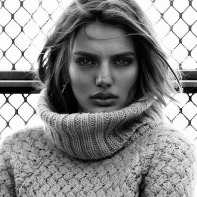 Ηλεκτρίζονται τα μαλλιά σου; 5 τρόποι να τα «δαμάσεις»