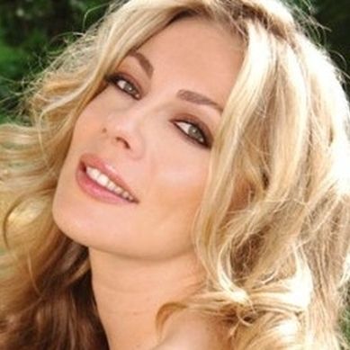 Σμαράγδα Καρύδη: «Λέω ψέματα. Όμως, δεν είμαι ψεύτικη»