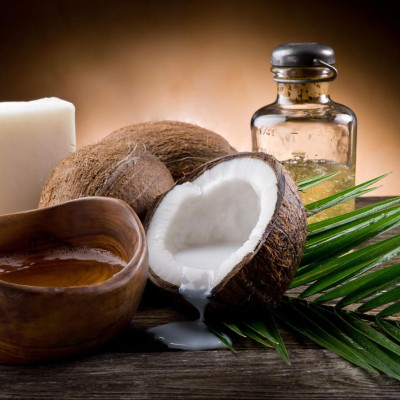 Λάδι καρύδας: 5 beauty χρήσεις του που θα σε «σώσουν» αυτό το Χειμώνα!