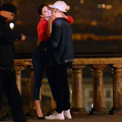 Η Selena Gomez και ο Weeknd κάνουν το επόμενο βήμα στη σχέση τους