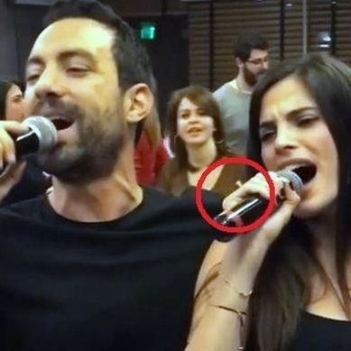 To εντυπωσιακό μονόπετρο του Σάκη στη Χριστίνα και το βίντεο από το πάρτι μετά την πρόταση γάμου!