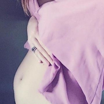 Αποκαλύπτει ότι είναι έγκυος μετά την αποβολή του πρώτου της παιδιού