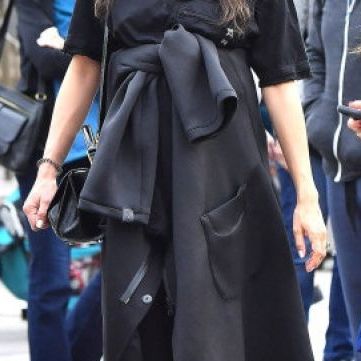 Κρύβει την κοιλιά της από τους φωτογράφους και απολαμβάνει το 2o τρίμηνο της εγκυμοσύνης της