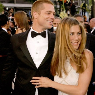 O Brad Pitt στέλνει μηνύματα στην Jennifer Aniston και αυτό δεν είναι... φήμη