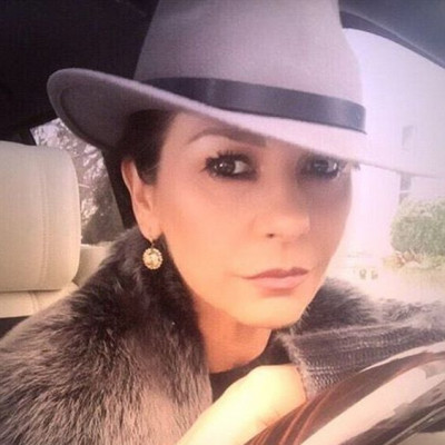 So chic n’ sexy: Η Catherine Zeta-Jones στα 47 της δείχνει πιο εκθαμβωτική από ποτέ