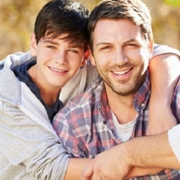 Το σχέδιο ενός μπαμπά με το sms-διέξοδο, αν ο έφηβος γιος χρειαστεί βοήθεια