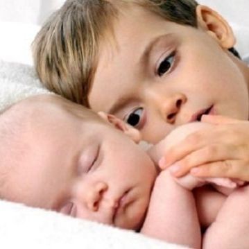 15 φωτογραφίες που όλοι οι γονείς πρέπει να έχουν με το νεογέννητο μωρό τους