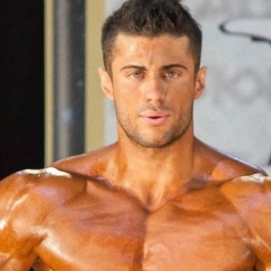 Survivor: Δείτε τον Κωνσταντίνο Βασάλο με μακριά μαλλιά να σηκώνει 200 κιλά στο γυμναστήριο!