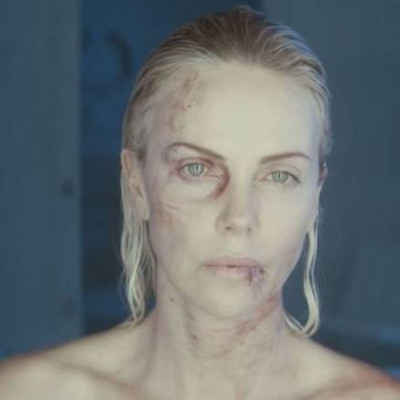 Η Σαρλίζ Θερόν είναι πολύ σκληρή για να πεθάνει (vid)