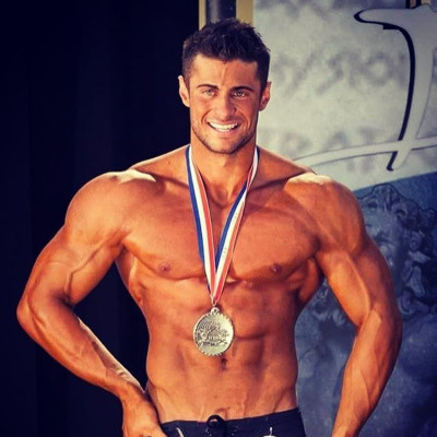 Ο μπαμπάς του Κωνσταντίνου από το Survivor είναι πιο γυμνασμένος από όσο πάει ο νους σου