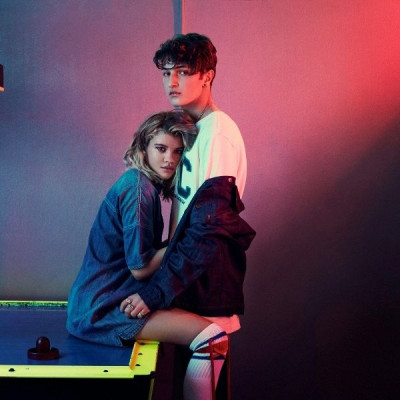 Η ανοιξιάτικη καμπάνια Tommy Hilfiger Denim με τη Sofia Richie και τον Anwar Hadid είναι εδώ!