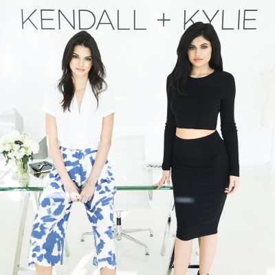 Oι kylie & Kendall Jenner στη σκηνή του MADWALK μαζί με το Νίνο