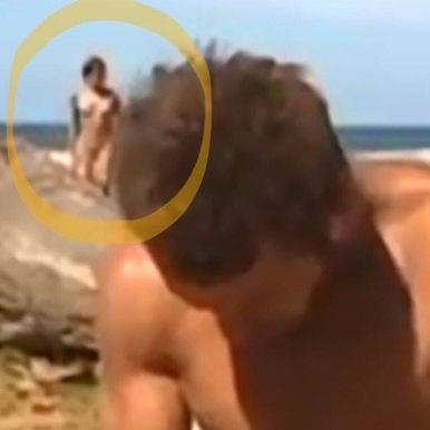 Survivor: Όλη η αλήθεια για τη «γυμνή» γυναίκα πίσω από τον Γιώργο Αγγελόπουλο (pics)