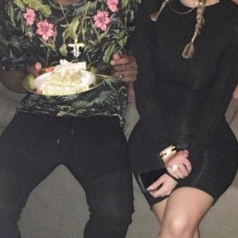 Έτοιμη για το μεγάλο βήμα! Η σταρ λίγο πριν ανέβει τα σκαλιά της εκκλησίας