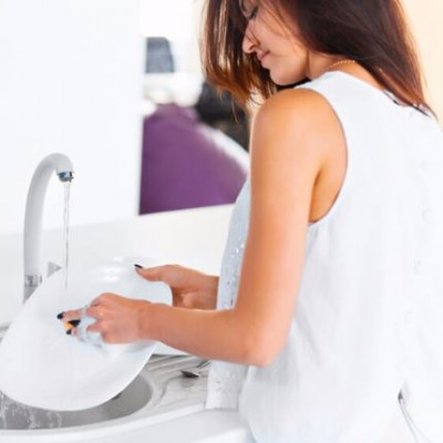 5 τρόποι να κάνεις το πλύσιμο των πιάτων «παιχνιδάκι»