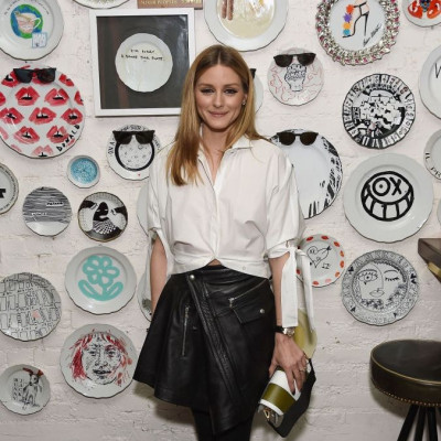 H Olivia Palermo φόρεσε το πιο ευφάνταστο λευκό πουκάμισο που έχουμε δει