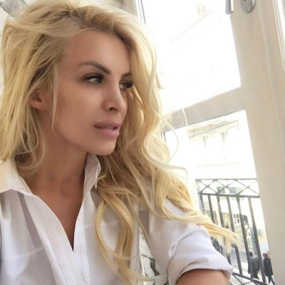 Η Κατερίνα Καινούργιου υιοθέτησε το πιο classy look για φέτος την Άνοιξη