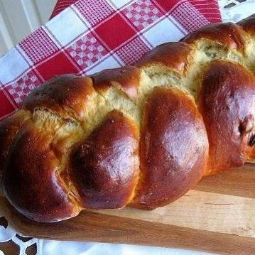 Το πιο εύκολο τσουρέκι, για σας που το αφήσατε τελευταία στιγμή!