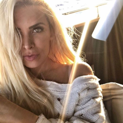 Eσύ αυτό το floral σύνολο της Κατερίνας Καινούργιου το έχεις δει;