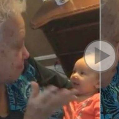 Κωφή γιαγιά «μιλά» στο 9 μηνών εγγονάκι της με τη νοηματική. Η αντίδραση του μωρού θα σας συγκινήσει