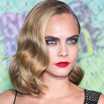 Η Cara Delevingne μόλις κοινοποίησε την πρώτη της φωτογραφία με ξυρισμένο κεφάλι