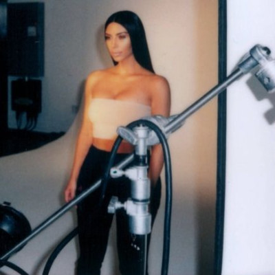 Kιμ Καρντάσιαν: Διττή επίθεση στην επικαιρότητα με μαγιό ή χωρίς