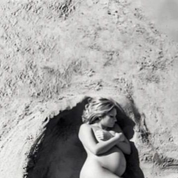 Αυτή η φωτογραφία εγκυμοσύνης δεν είναι σαν καμία που έχετε ξαναδεί!