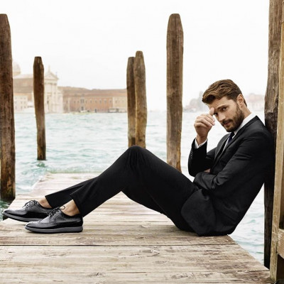 Ο Jamie Dornan βγήκε πιο γυμνασμένος από ποτέ στην παραλία και εδώ θέλουμε την προσοχή σου!