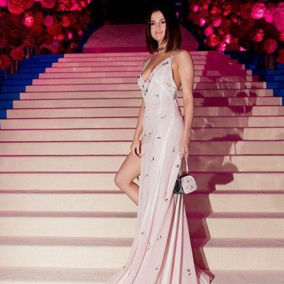 Η μαμά της Selena Gomez είναι μία «θεότητα» ή δε βλέπουμε καλά;