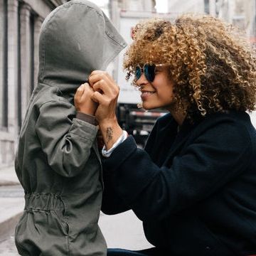 5 λόγοι που δεν σιχαίνομαι πια τη Γιορτή της Μητέρας, παρόλο που είμαι χωρισμένη με παιδί