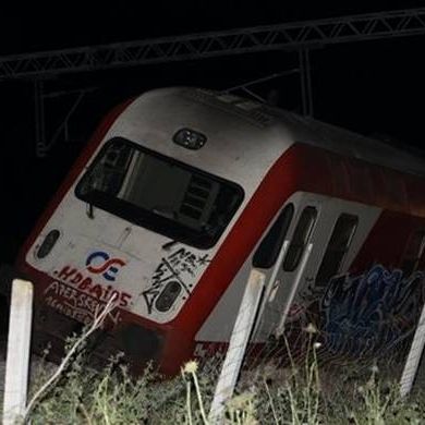 Τραγωδία στη Θεσσαλονίκη με εκτροχιασμό τρένου: Απολογισμός με 2 νεκρούς και 7 τραυματίες