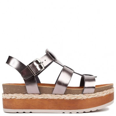 Flatforms: Eίναι αυτό το πιο δυνατό trend του φετινού καλοκαιριού;