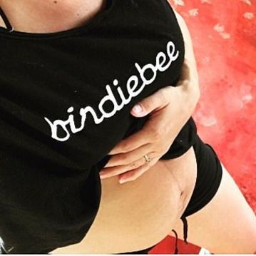 Διάσημη μαμά δύο βδομάδες μετά τη γέννα: «Καμία ντροπή για την κοιλιά μου»